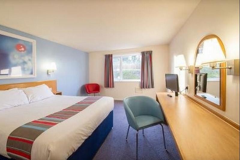 Travelodge Cardiff Central Queen Street Bagian luar foto