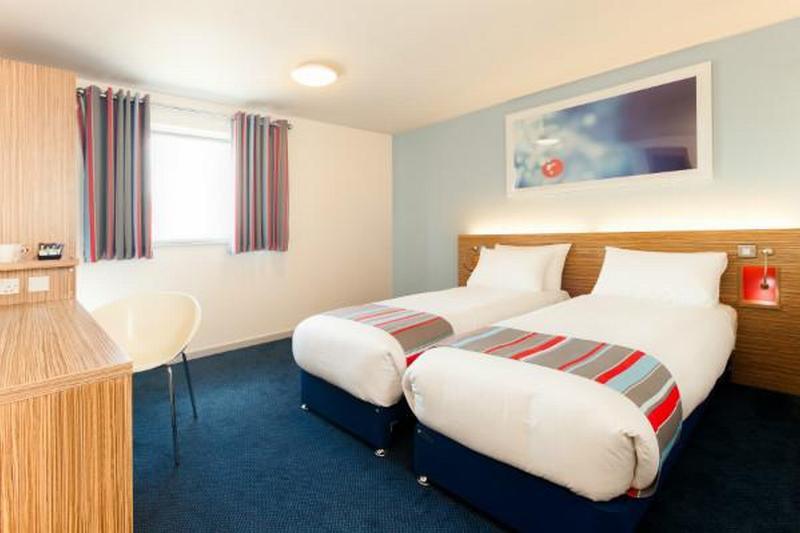 Travelodge Cardiff Central Queen Street Bagian luar foto