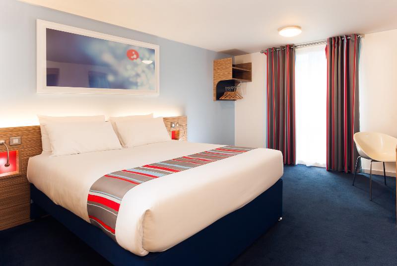 Travelodge Cardiff Central Queen Street Bagian luar foto