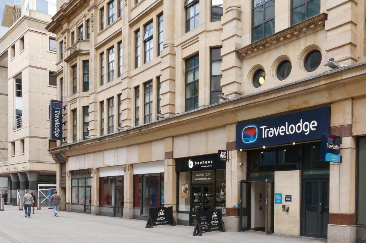 Travelodge Cardiff Central Queen Street Bagian luar foto